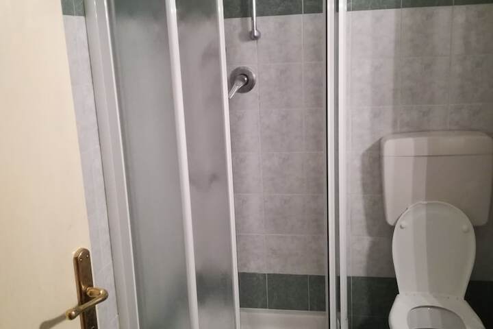 Room 27 of 43