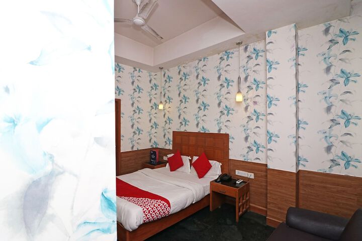 Room 8 of 10