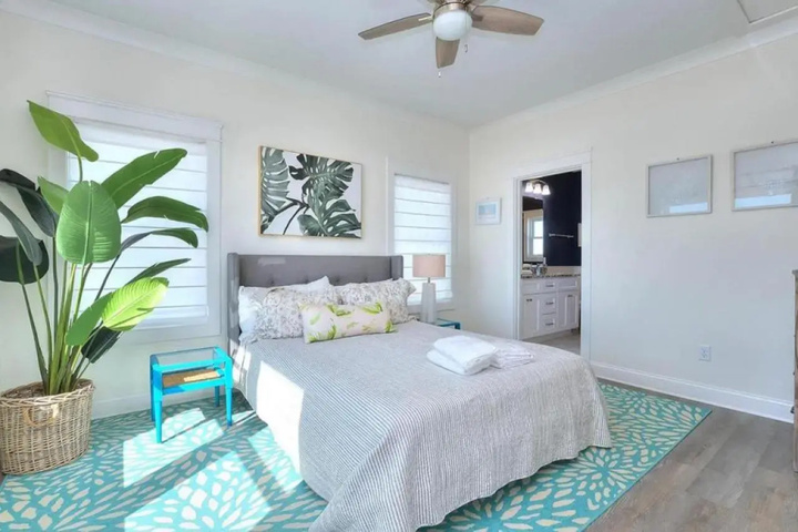 Room 4 of 17