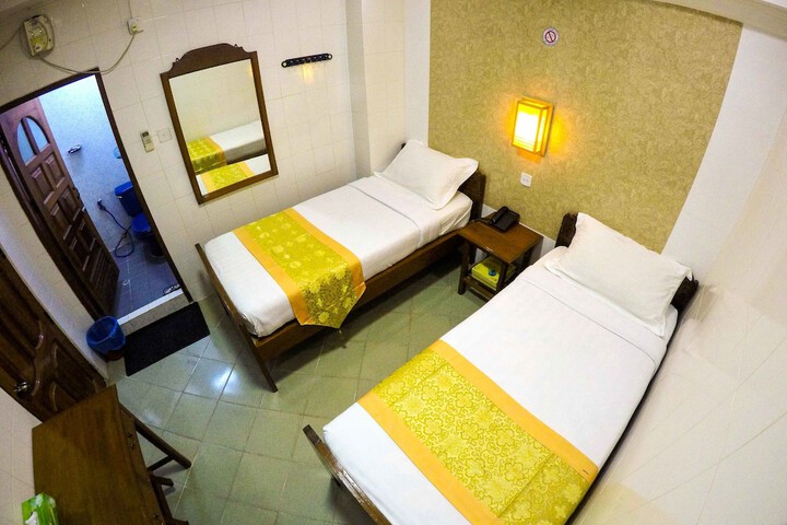 Room 8 of 34