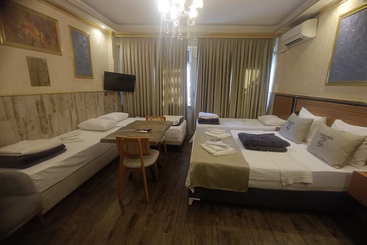 Room 47 of 170