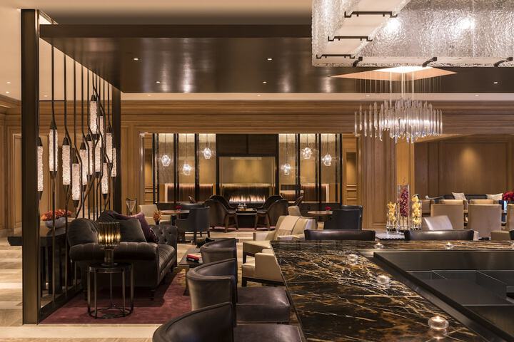Lobby lounge