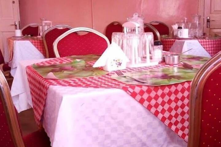 Dining 7 of 13