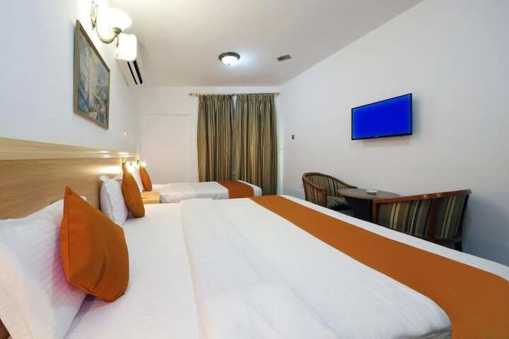 Room 17 of 39