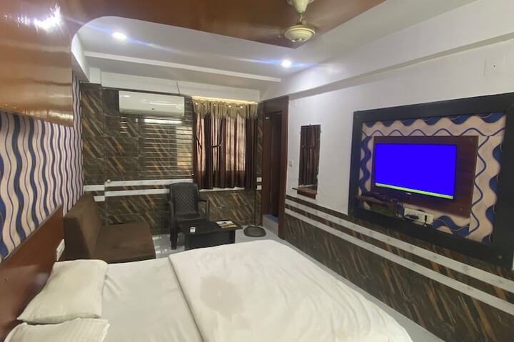 Room 5 of 14