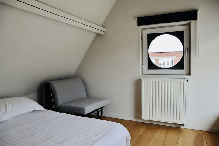 Room 2 of 9