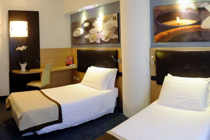 Room 2 of 35