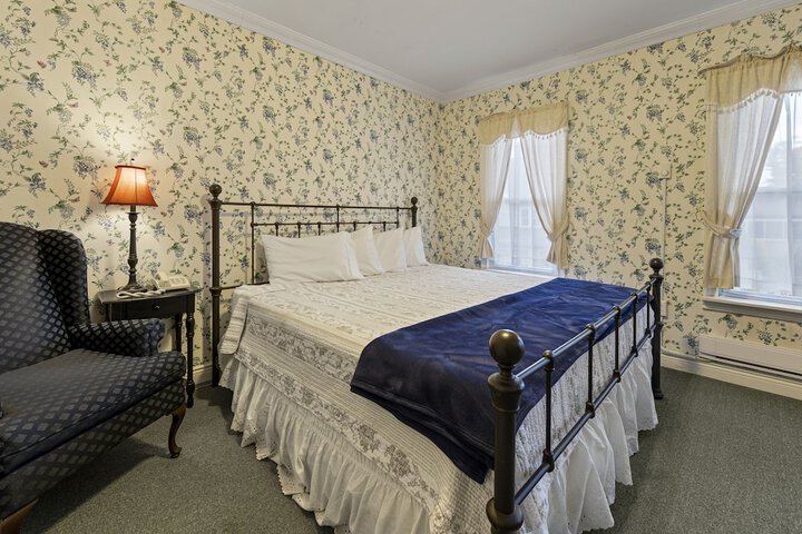 Room 4 of 13