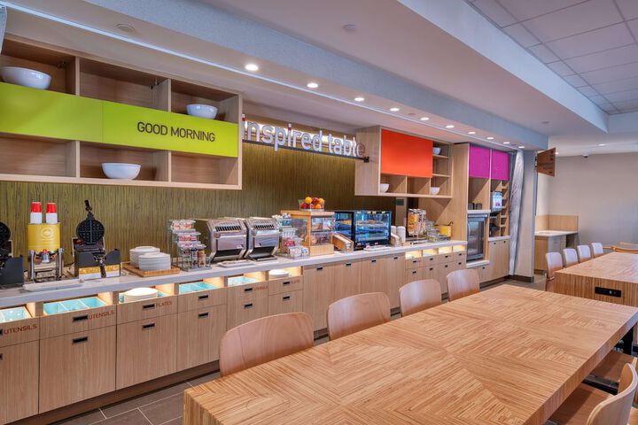 Breakfast/Coffee Service 18 of 24