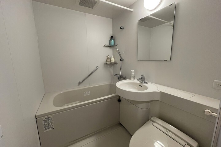 Room 12 of 18