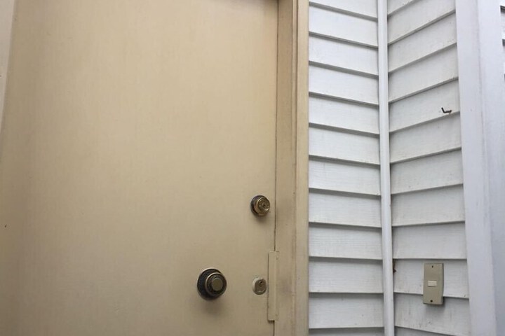 Room 6 of 13