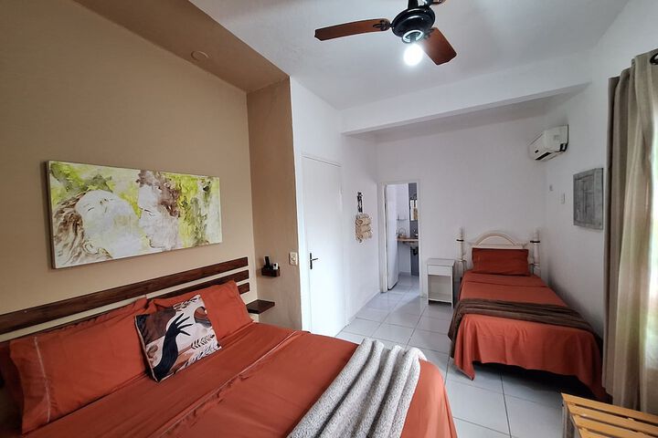 Room 6 of 12