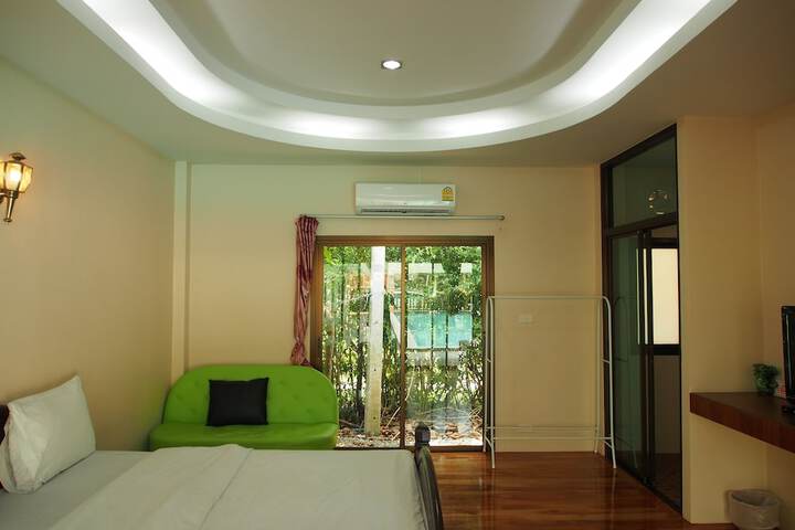 Room 10 of 32