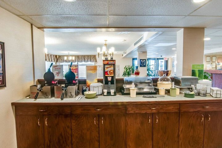 Breakfast/Coffee Service 33 of 38