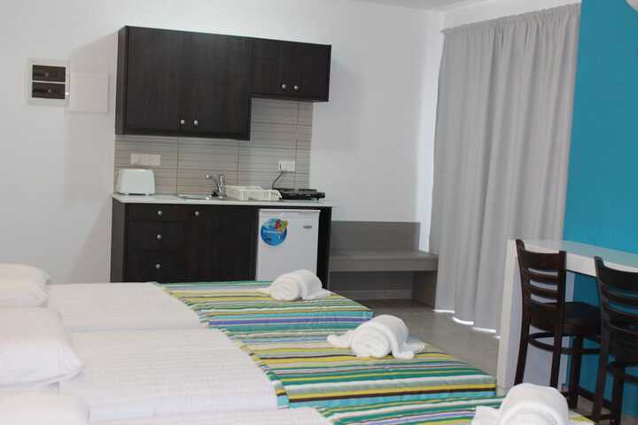 Room 4 of 98