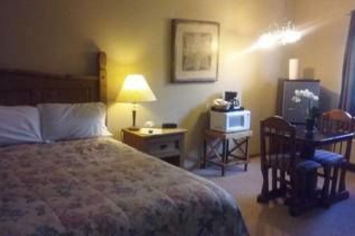 Room 4 of 9