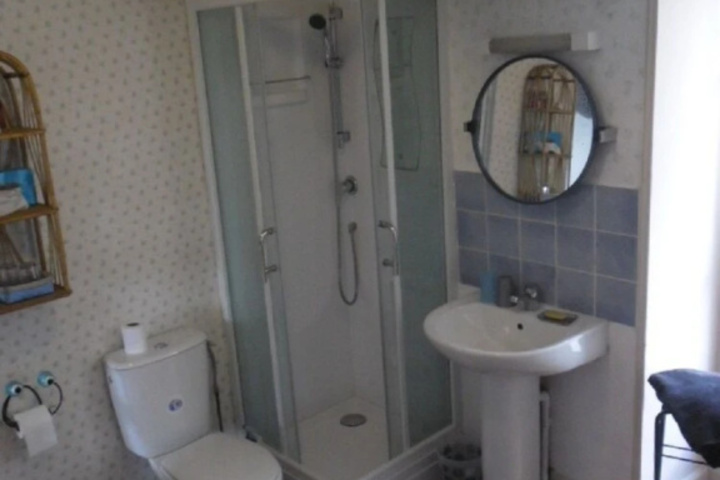 Room 8 of 10