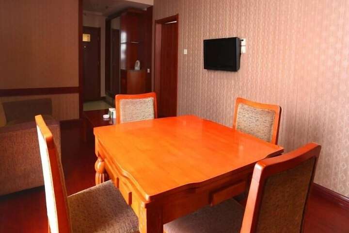 Room 6 of 17