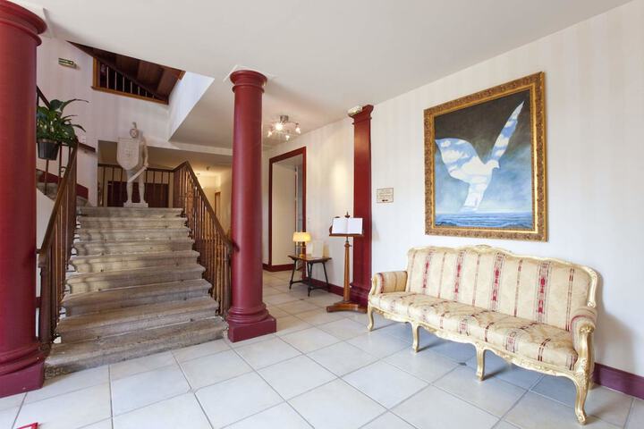 Hotel Interior 4 of 92