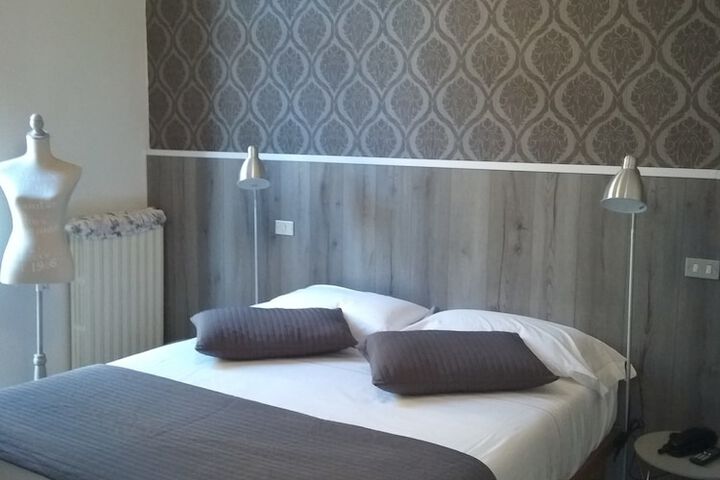 Room 2 of 37