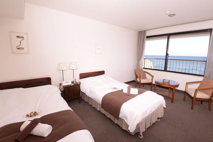 Room 10 of 42