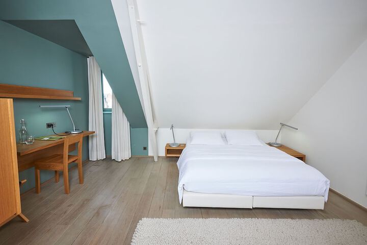 Room 4 of 44