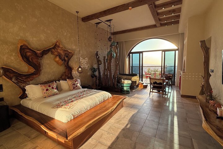 Room 3 of 202