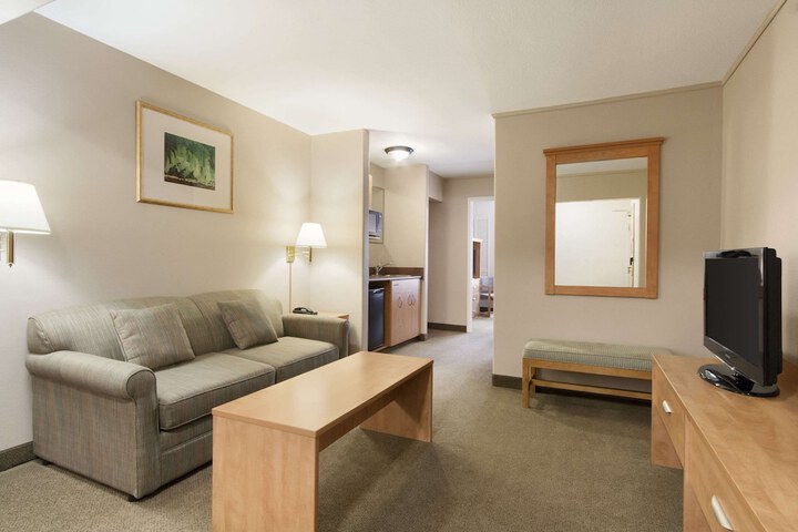 Room 7 of 26