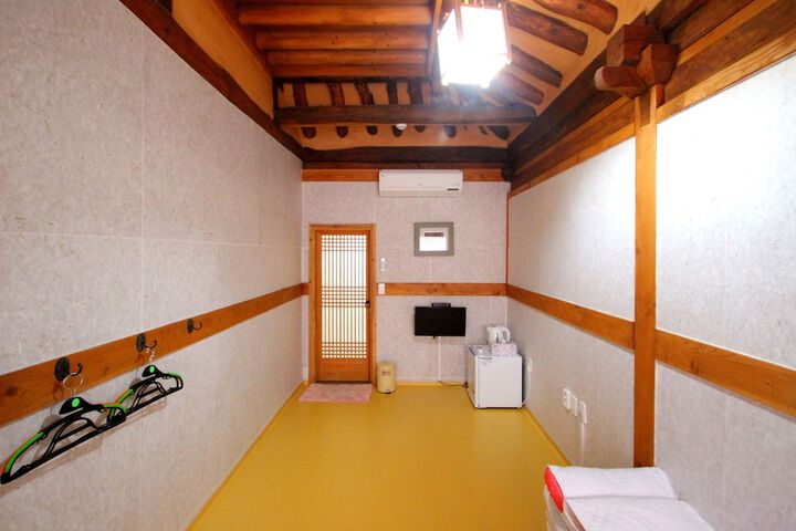 Room 9 of 59