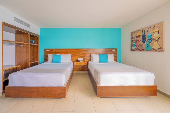 Room 43 of 165