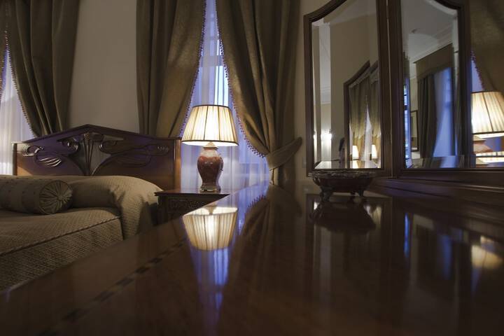 Room 9 of 38