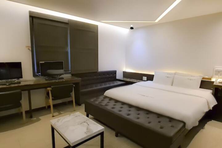 Room 15 of 89