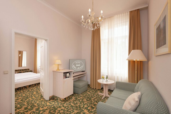 Room 11 of 36