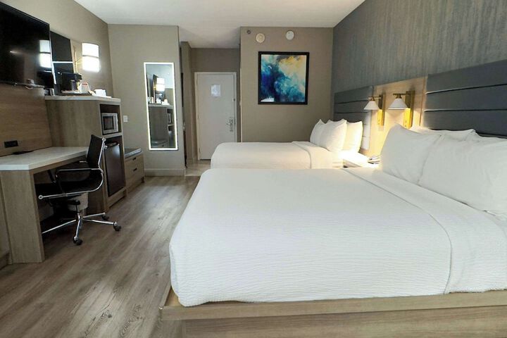 Standard Room, King or Two Doubles (1 of 15)