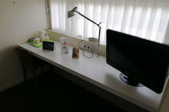 Room 11 of 83
