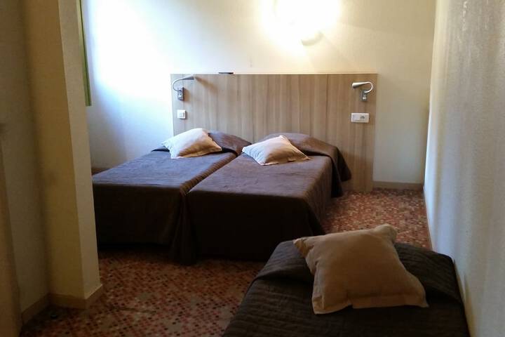 Room 9 of 20