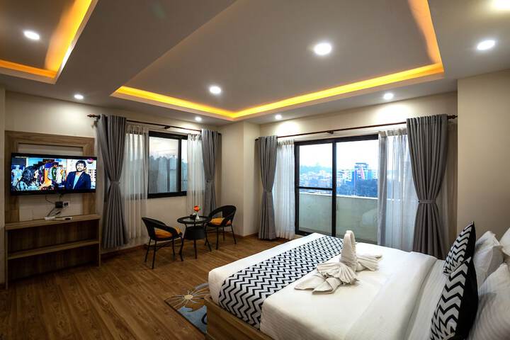 Room 4 of 16