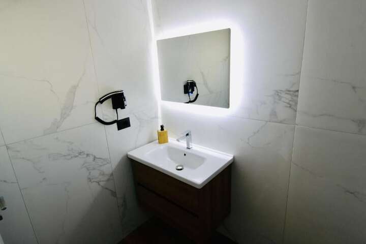 Room 43 of 69