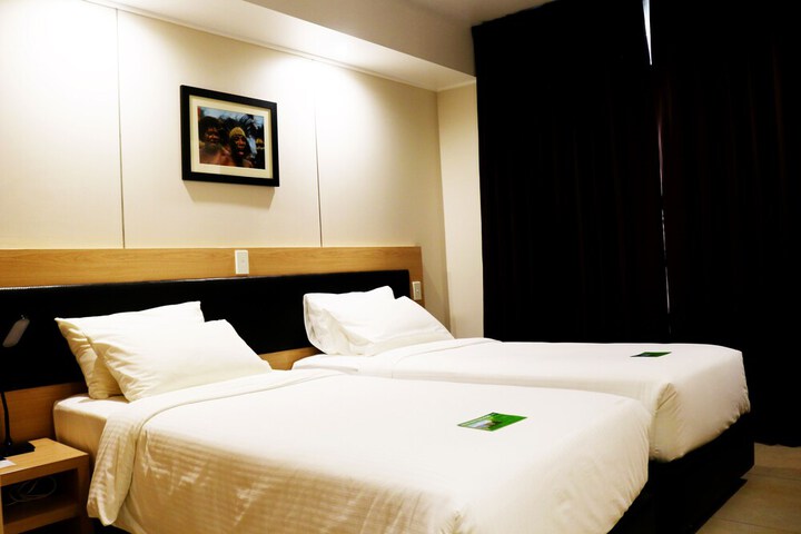 Room 7 of 28