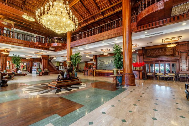 Entrance & Lobby