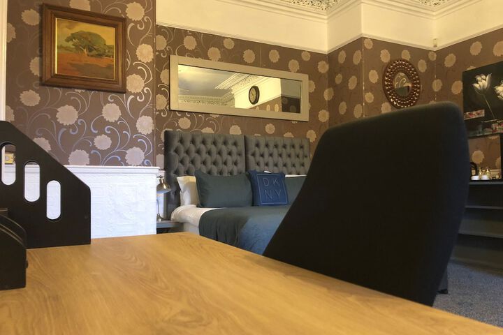 Room 12 of 32