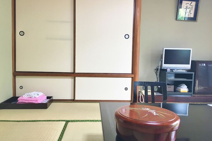 Room 13 of 35