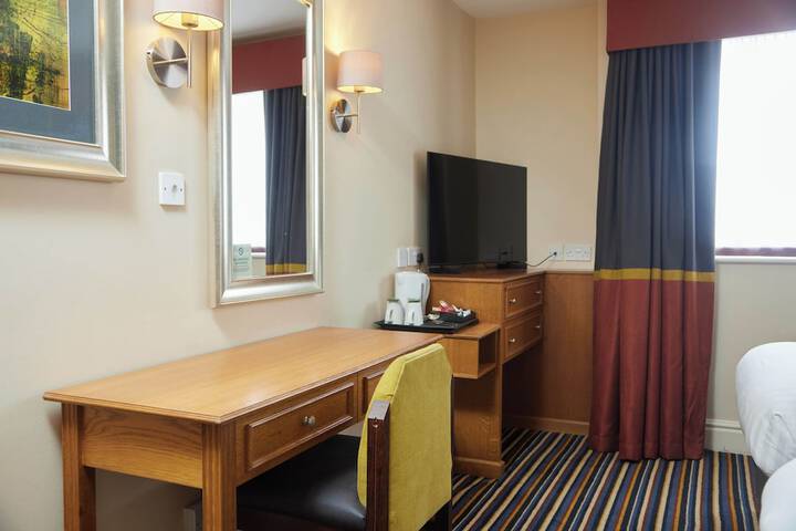 Room 12 of 34