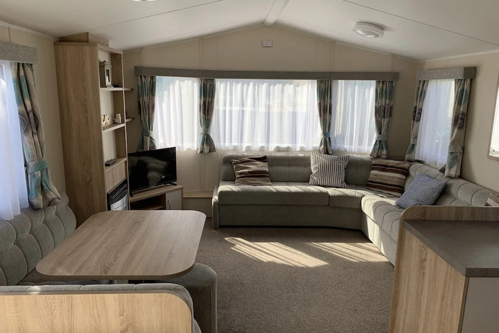 Room 5 of 16
