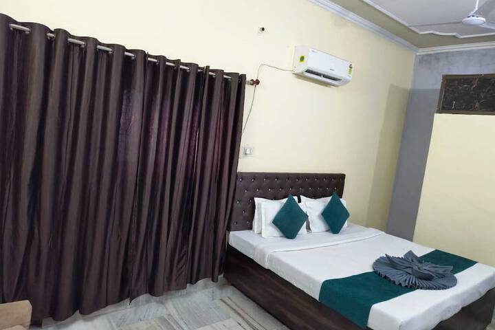 Room 10 of 35