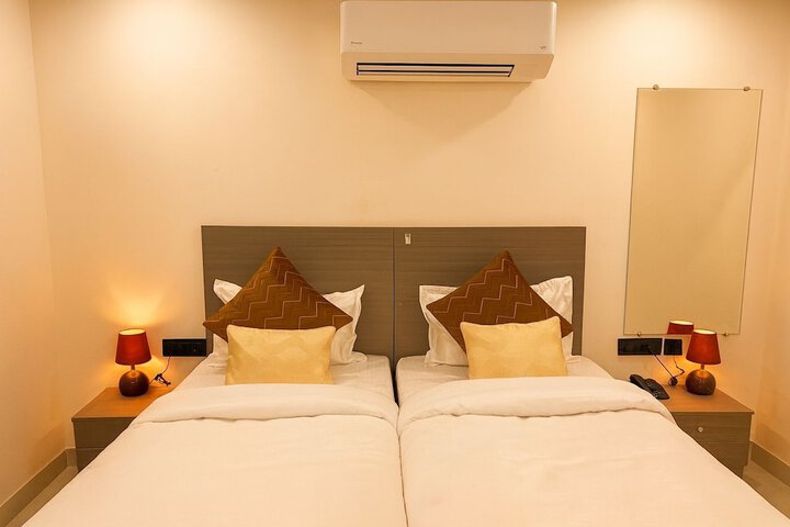 Room 16 of 38