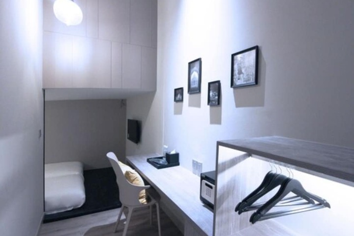 Room 12 of 74