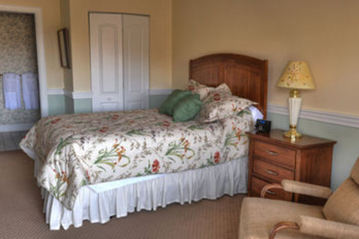 Room 17 of 28