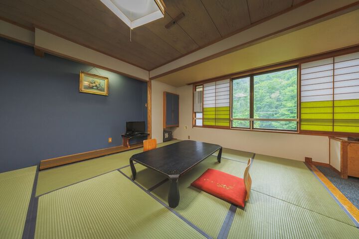 Room 15 of 33