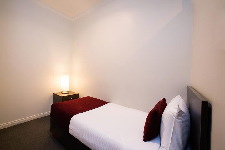 Room 13 of 38